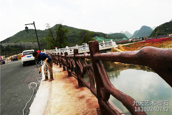 吉林景觀仿木柵欄安裝：塑石假山制作引領生態(tài)園林新風尚